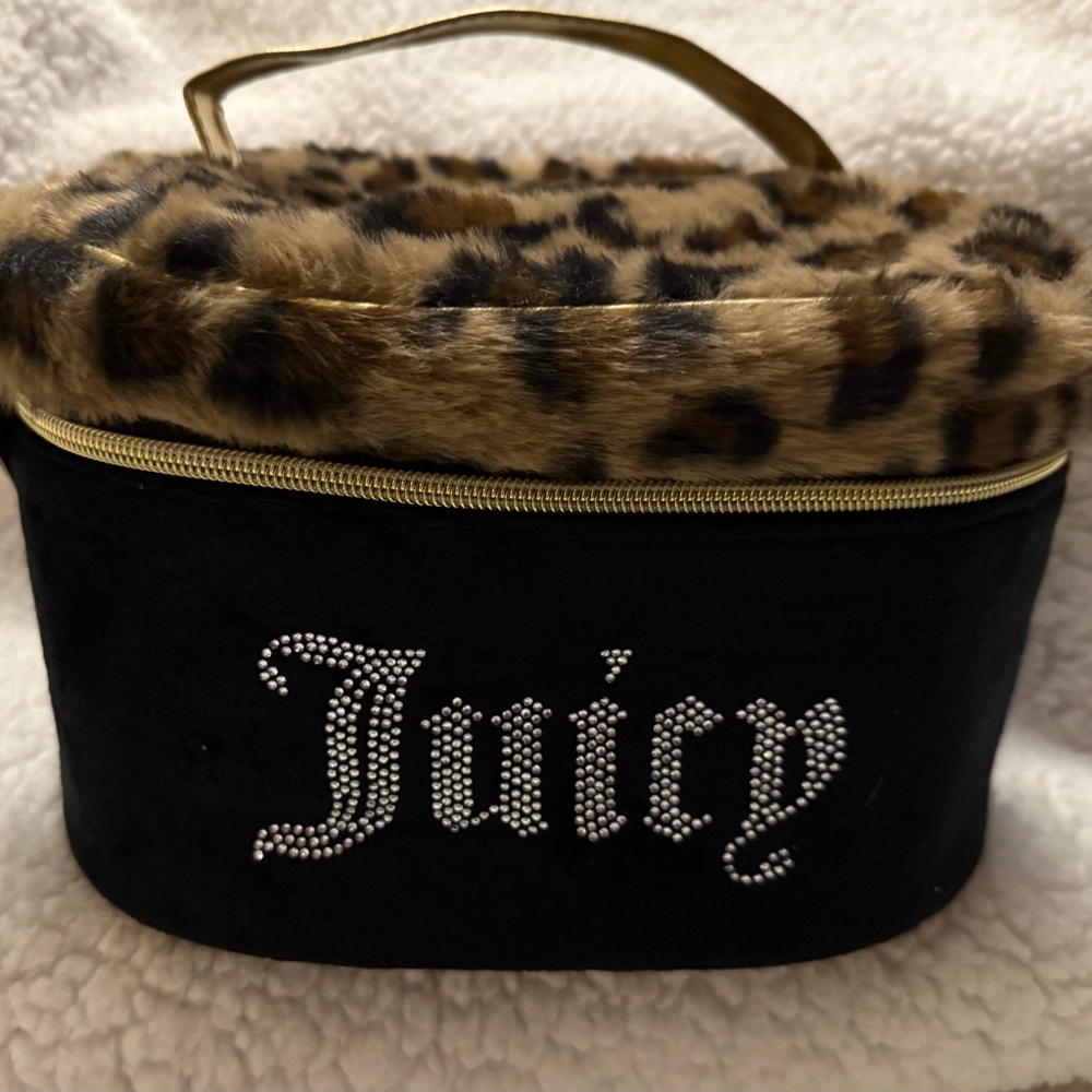 Juicy Couture Cosmetic Bag NWT 9x7x6